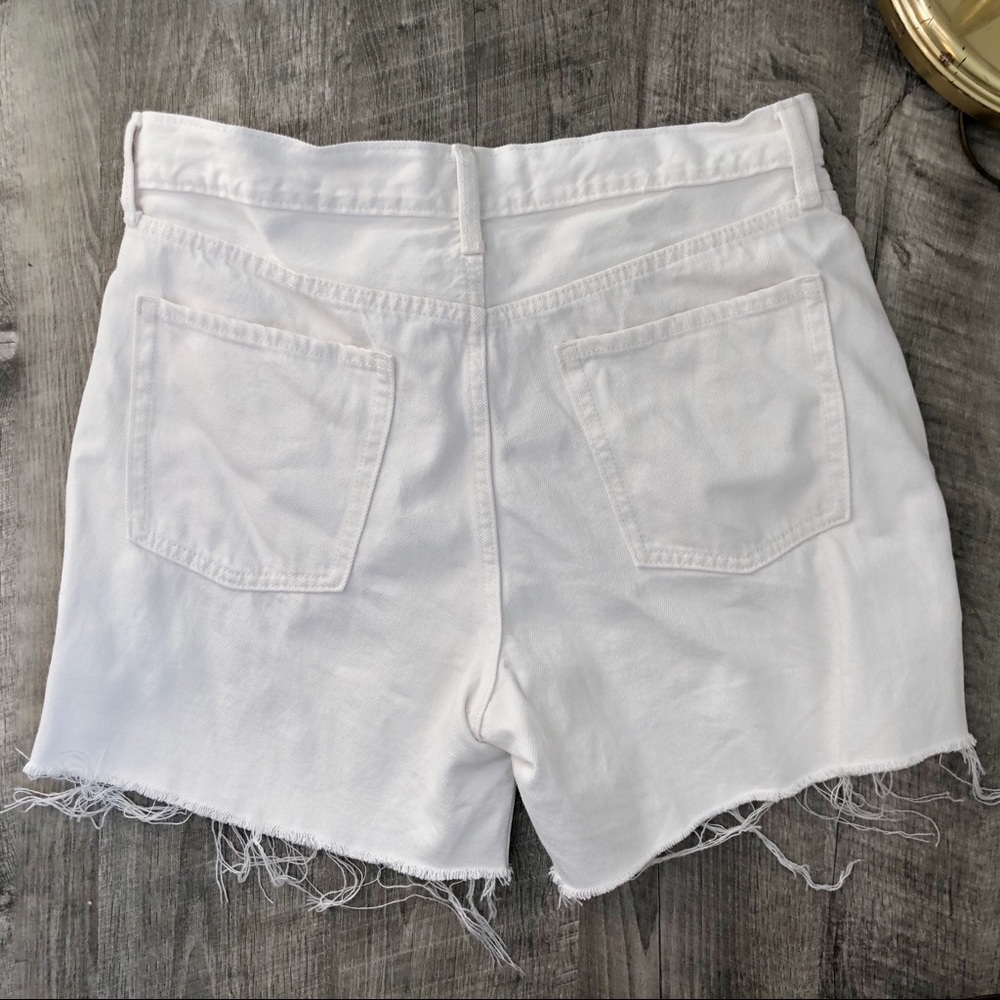 Old Navy Women’s Slouchy Straight Cut Off Denim Shorts in Calla Lily White, 8 - Picture 11 of 13
